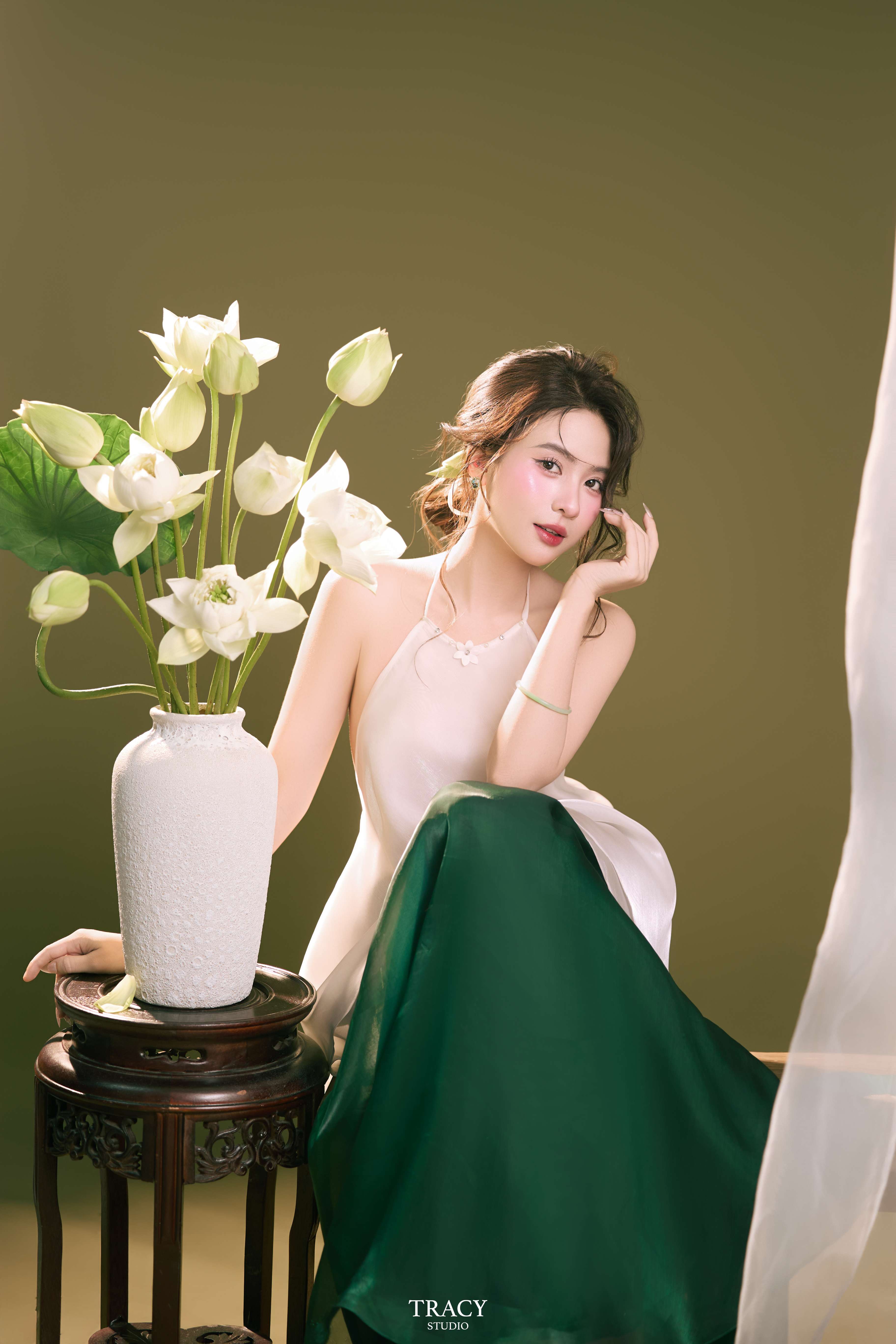 tracy studio chụp concept sen trắng Chang Mây